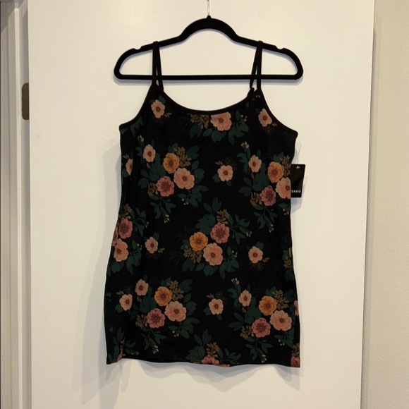 Torrid Dark Floral Cami - Size 2 - NWT - Picture 1 of 4